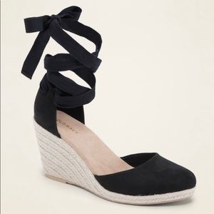 Super Stylish NWT Old Navy Ankle Wrap Espadrille Wedge Sandals Size 7.5 in Black